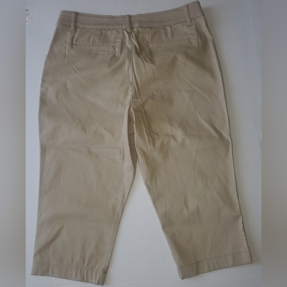 St. John's Bay Women's Capri Pants Sz 12 Biscotti - Picture 9 of 9